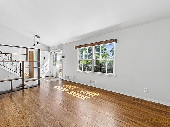 2nd image of 622 Warren Ave