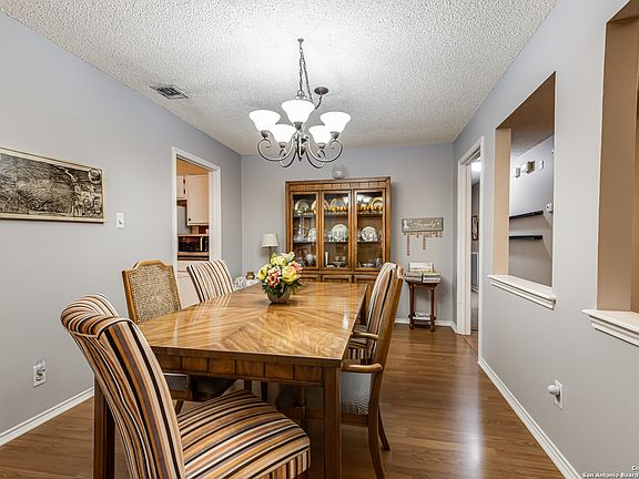 5th image of 2302 Stoney Trail Cir