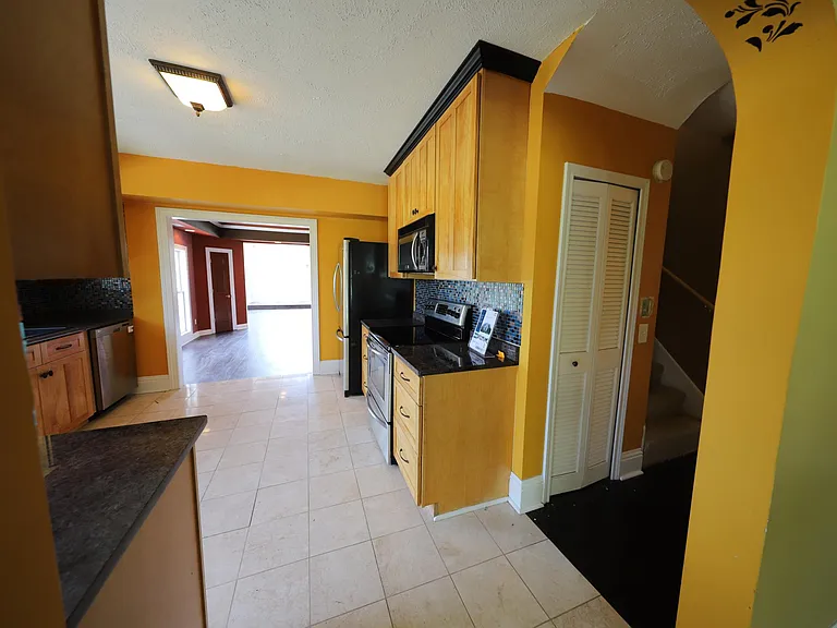 6891 Rings Rd — Photo 13