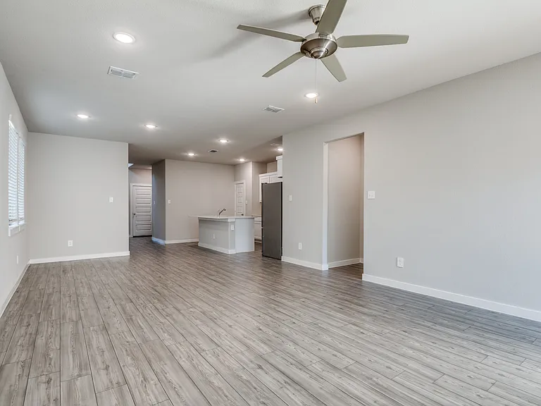 2412 Green River Rd — Photo 7