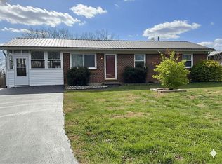 3200 Sandhill Rd, Irvine, KY 40336