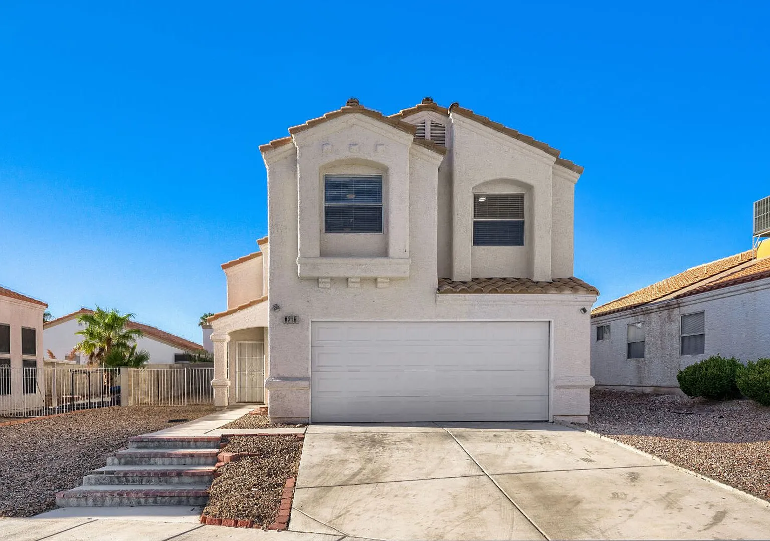 Spacious 4-Bed Home | NO HOA — Photo 1