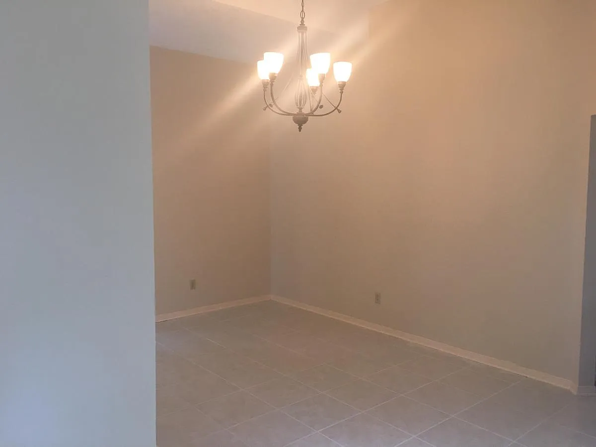 3 bed, 1743 sqft, $1,900 — Photo 2