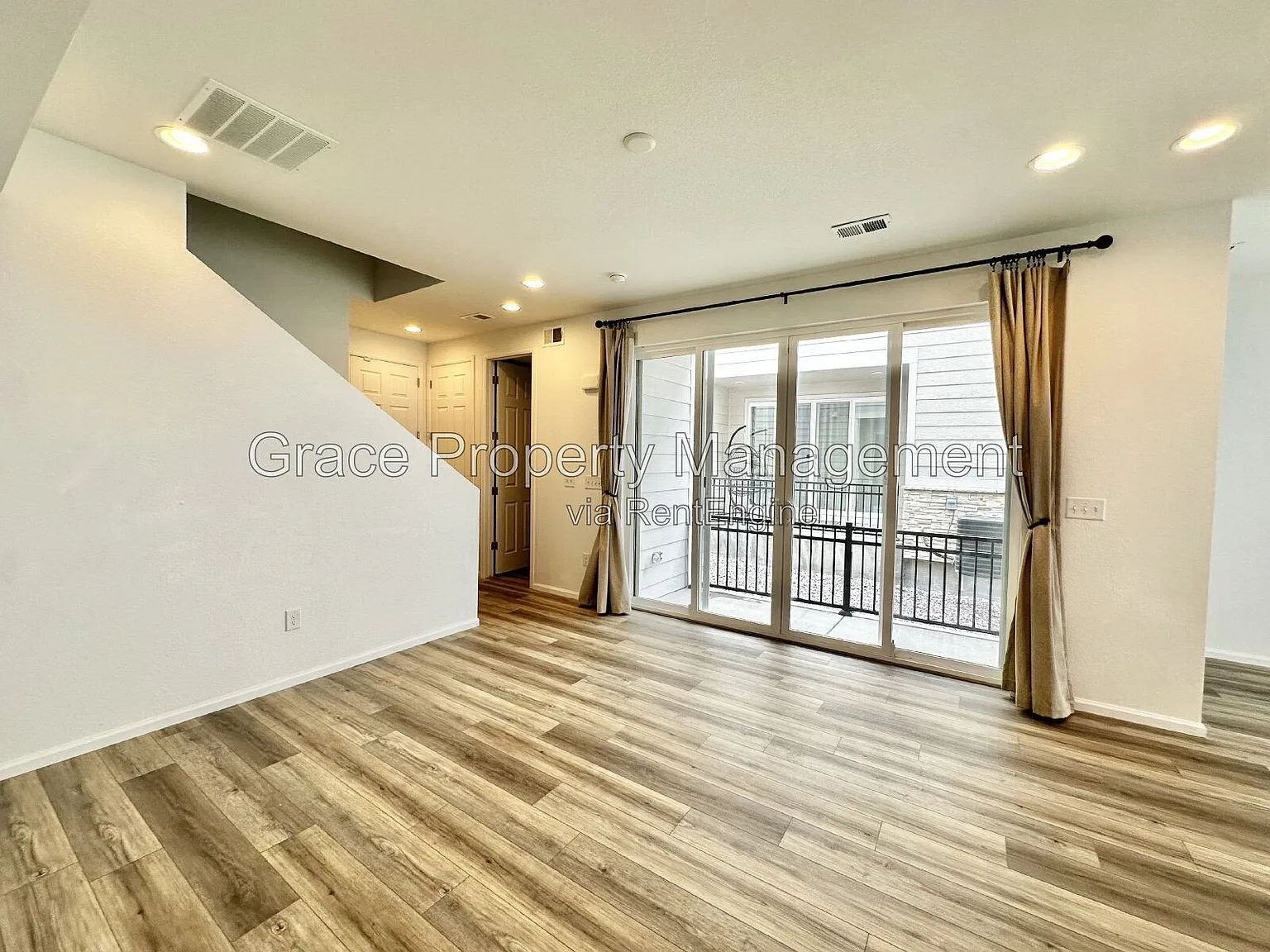 3 bed, 2.5 bath, 1405 sqft, $2,645 — Photo 4