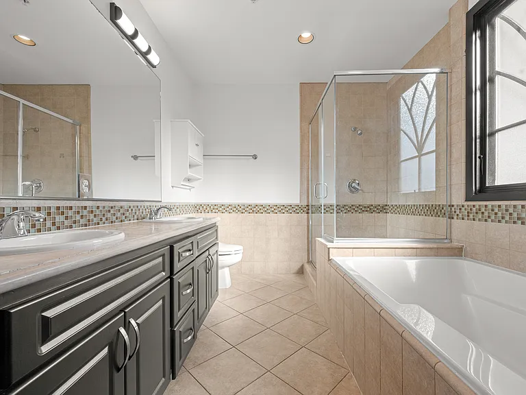 1138 Glenville Dr — Photo 30