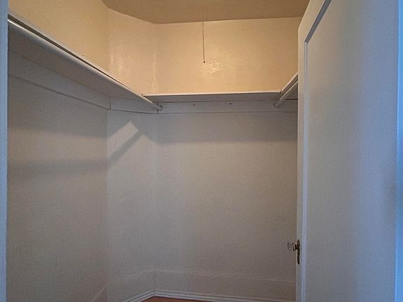 5th image of 212 N East St