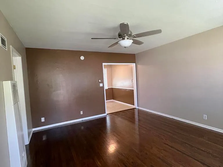255 E Center St — Photo 3