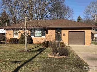 706 Arlann Dr, Pekin, IL 61554