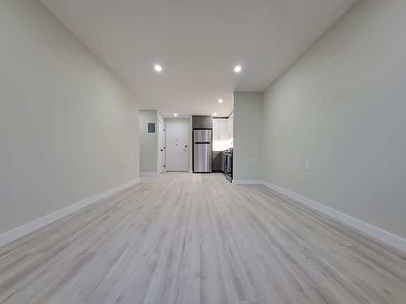 5th image of 829 Greenwood Ave APT 8C