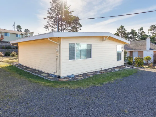 2005 NW Bayshore Dr, Waldport, OR 97394