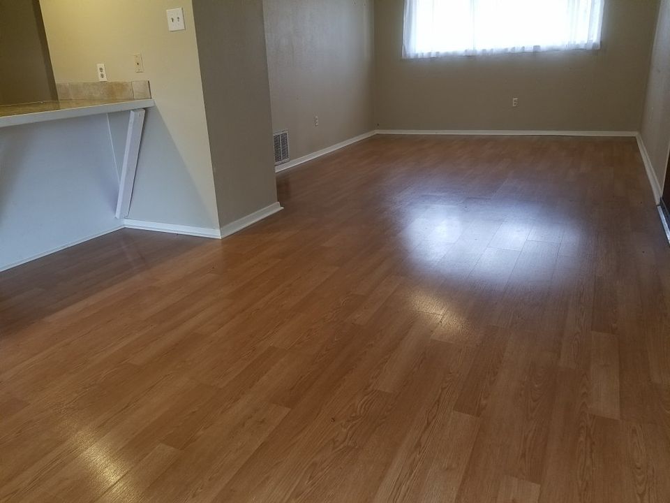2nd image of 3943 Claus Cir