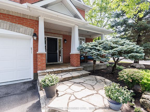 3rd image of 11 Redbridge Cres