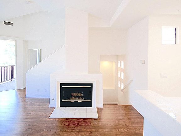 Gas fireplace