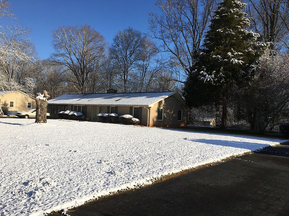 2nd image of 613 Kingsway Dr
