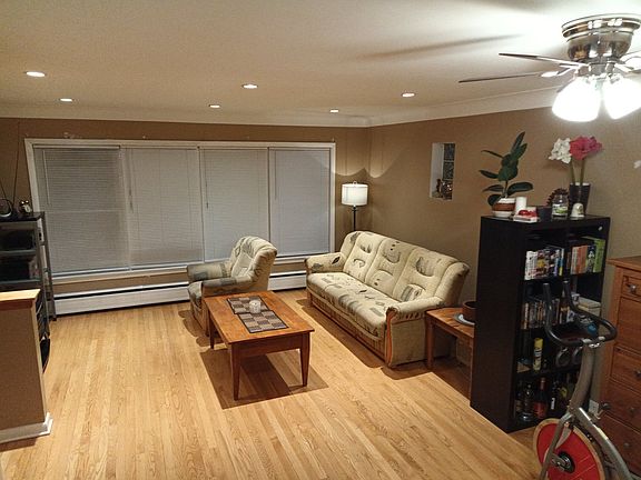 3rd image of 5754 W Montrose Ave