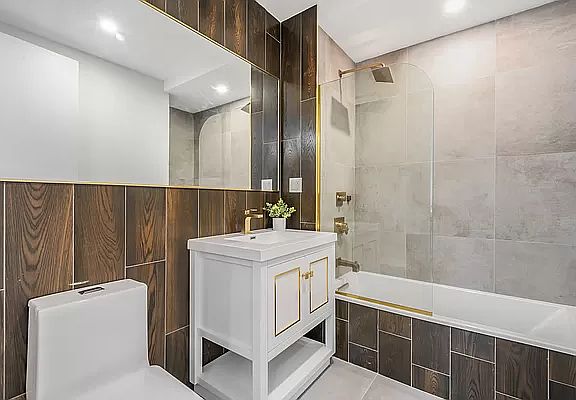 5th image of 627 Halsey St #2A