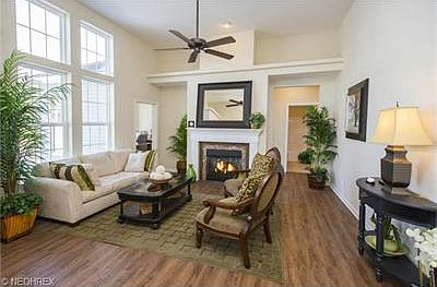 3rd image of 549 Hyannis Port Cir