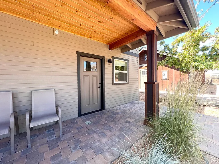 181 E Tall Fir Ct #B — Photo 3