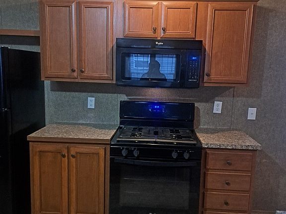 2nd image of 150 Rotterdam Ct