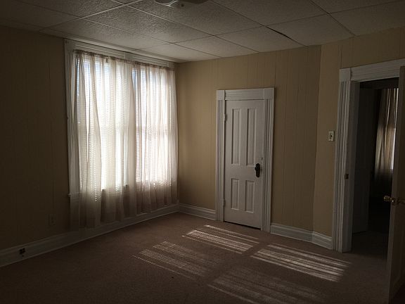 2nd image of 2711 Penn St