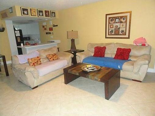 3rd image of 7423 Twin Sabal Dr