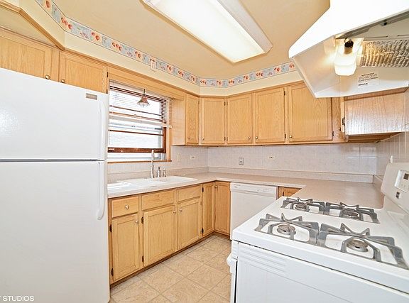 4th image of 8322 W Farragut Ave