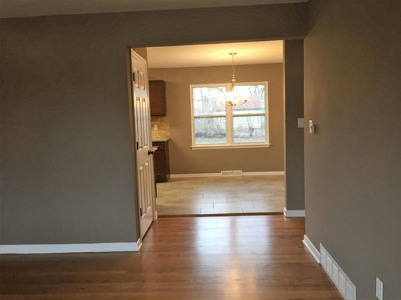 4th image of 1101 W 56th Ave