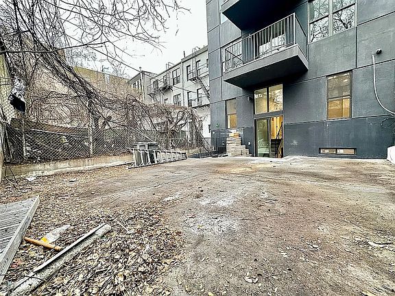 5th image of 252 Melrose St #1A