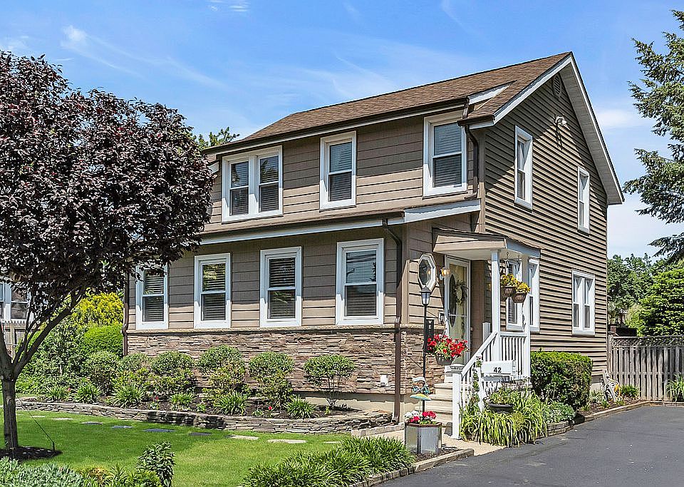 1st image of 42 Appleton Ave