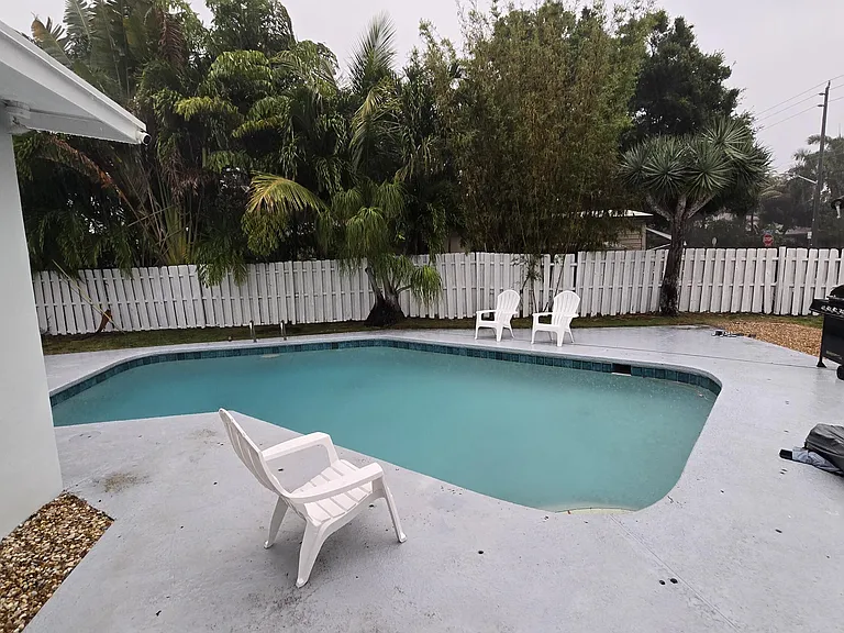 887 W Duval St — Photo 15