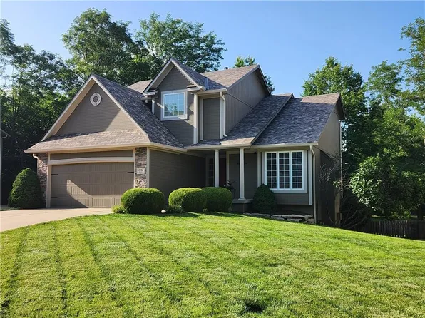 1202 Lakeview Dr, Grain Valley, MO 64029