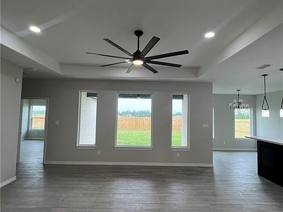 3rd image of 6301 N La Villita St
