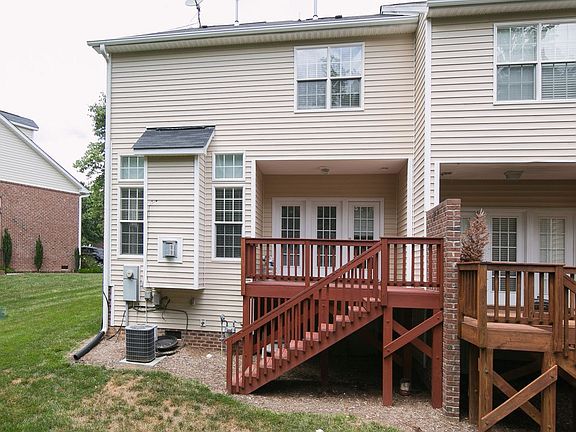 3rd image of 832 Saratoga Dr