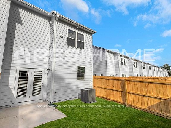 4th image of 68 Southport Cir