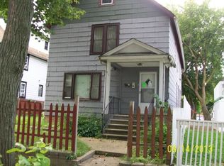 910 Adams St, Waukegan, IL 60085