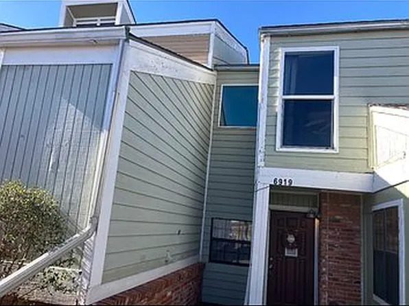 6921 SW Hampshire Cir, Lawton, OK 73505