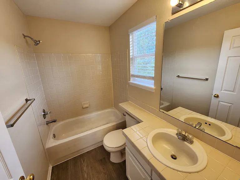 22359 E Lake Ln — Photo 31
