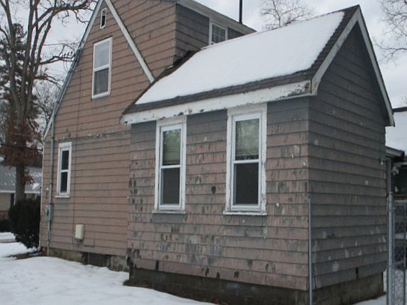 4th image of 114 Brown St