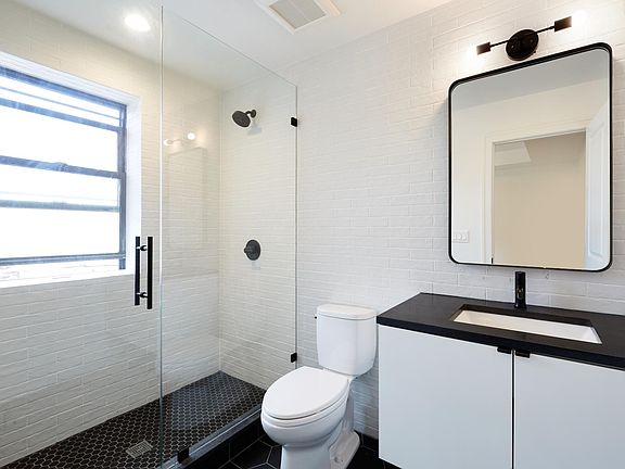 5th image of 6331 N Wayne Ave #1S