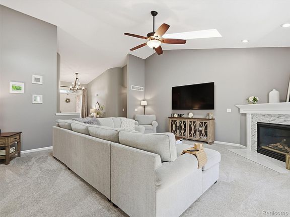 4th image of 9095 Rotondo Dr