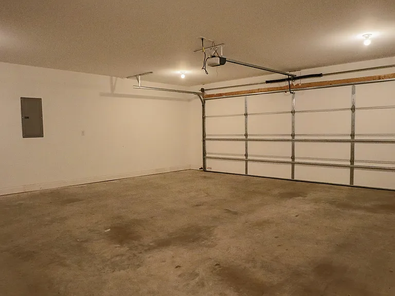 249 Oak Grove Cir — Photo 16