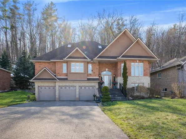 130 Dorchester Dr, Grimsby, ON L3M 1A8