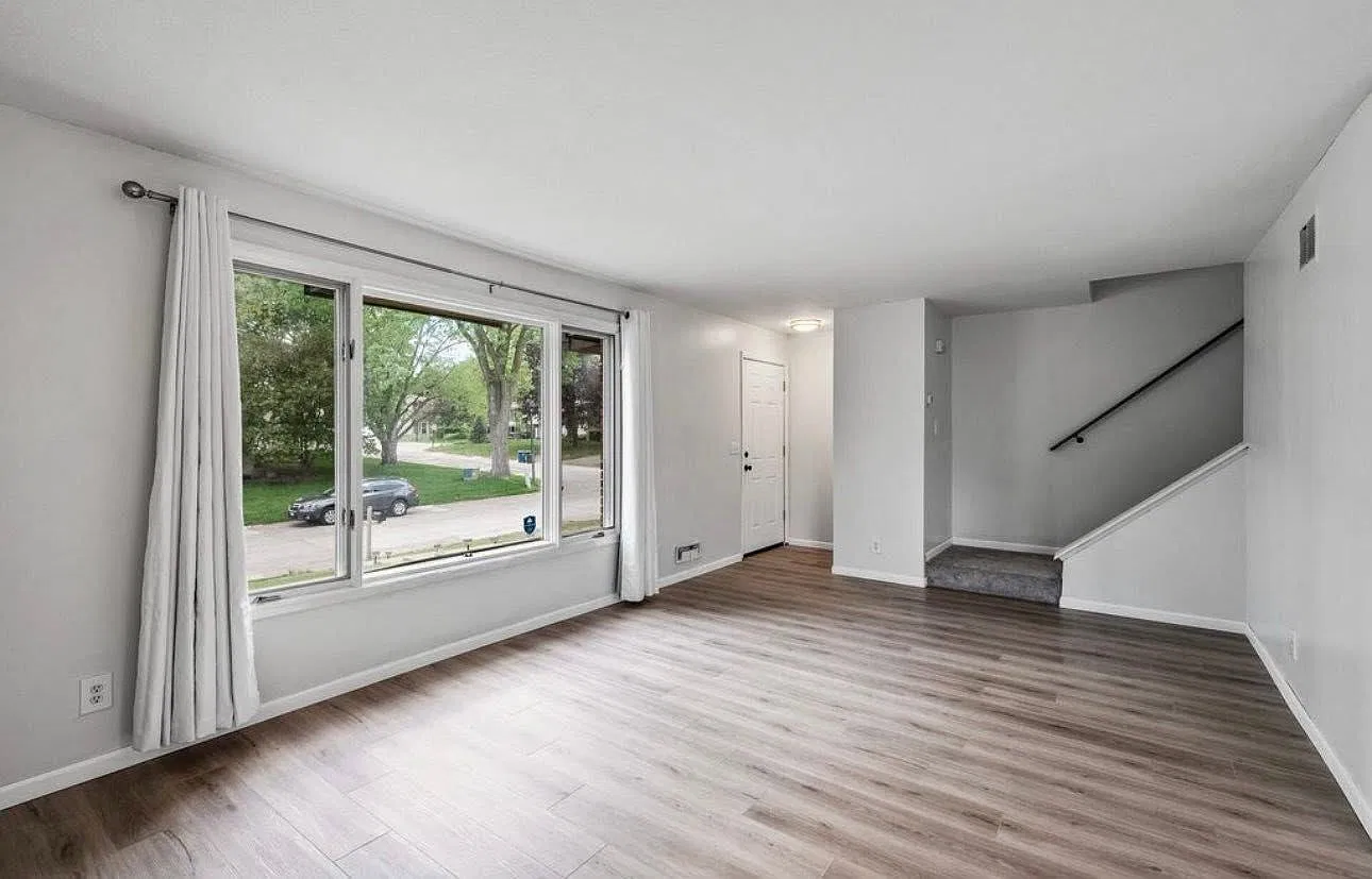 Renovated Spacious 4BR Side-By-Side Duplex Unit With 2 Car Garage, Lots of Light, Near Long Lake ... — Photo 1