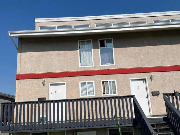 3726 Centre St NE #4, Calgary, AB T2E 2Y3