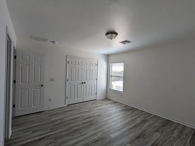 123 E Watson Pl — Photo 14