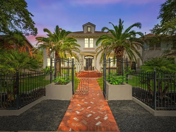 3806 Avenue P 1/2, Galveston, TX 77550