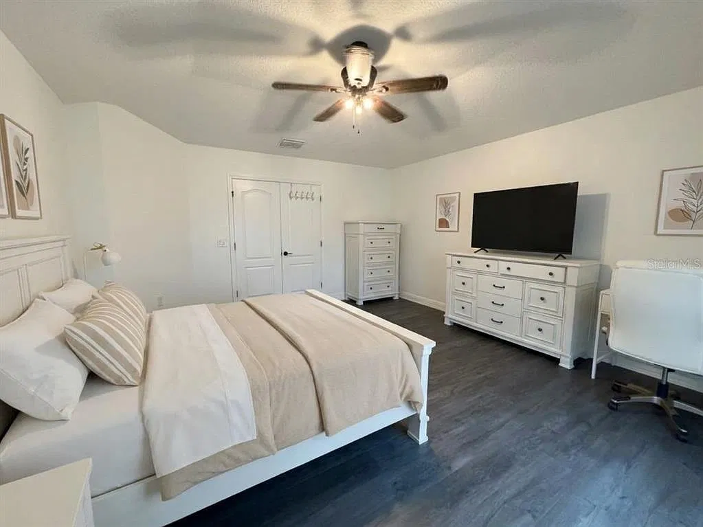 4 bed, 2.5 bath, 3200 sqft, $4,500 — Photo 4