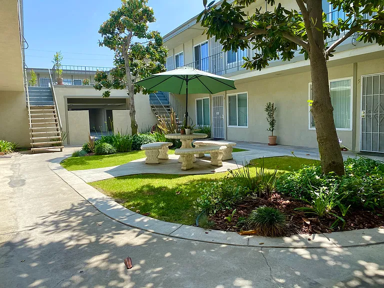 4002 Howard Ave #8 — Photo 19