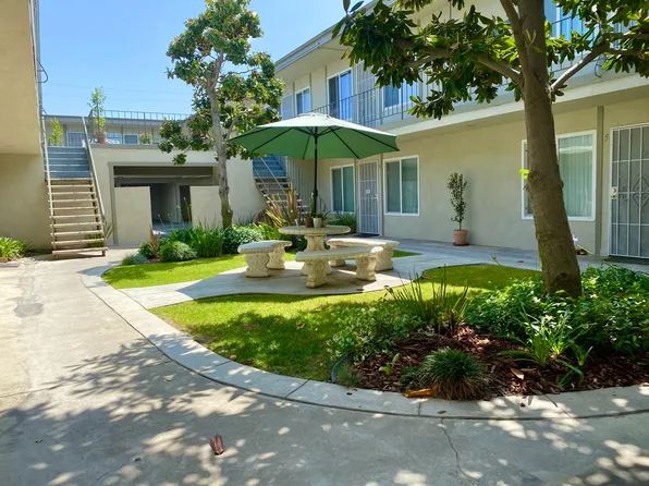 4002 Howard Ave APT 8, Los Alamitos, CA 90720