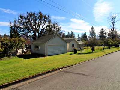 1119 NW Elm St, Grants Pass, OR, 97526